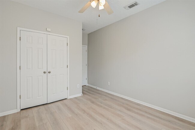 Building Photo - 717 Cedarwood Dr