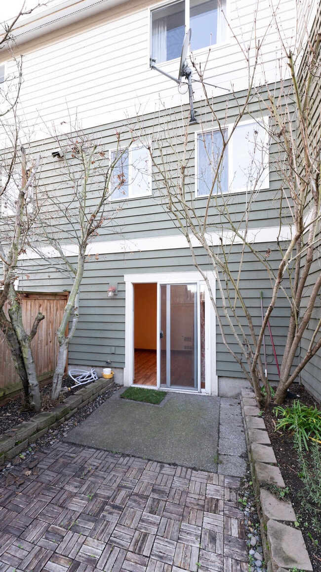 Building Photo - 3606 22nd Ave W