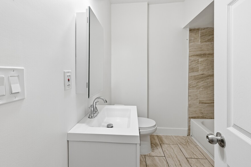 Building Photo - 2542 HARFORD Rd