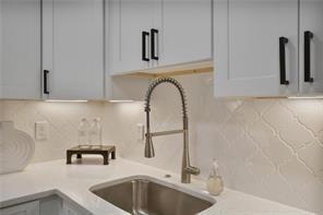 Building Photo - 275 Winding River Dr