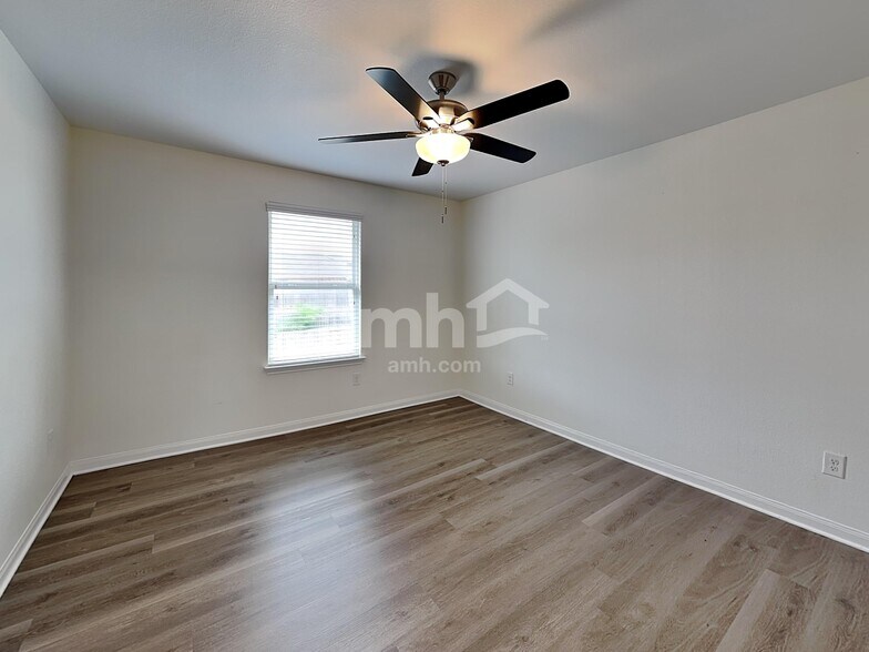 Building Photo - 12712 Shoreline Dr