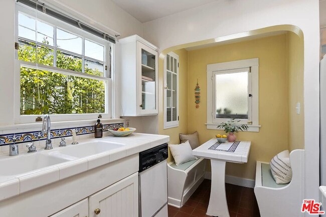 Building Photo - 443 GRAND