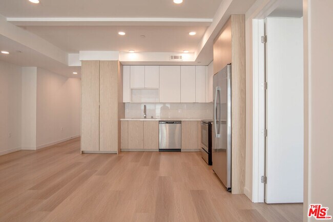 Building Photo - 4406 Fulton Ave