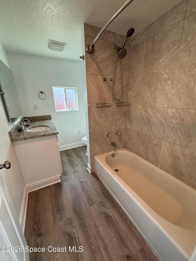 Building Photo - 904 Kensington Dr