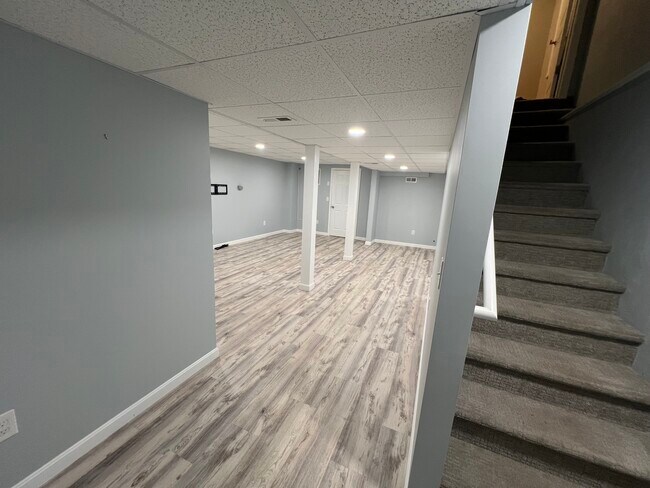 Building Photo - 6 Paper Birch Path