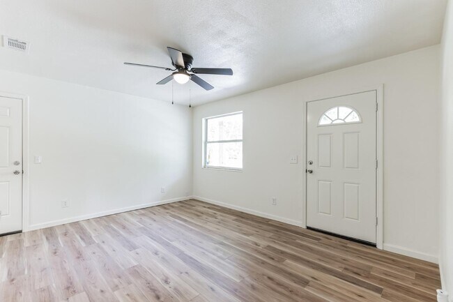 Building Photo - 4818 Dallen Lea Dr