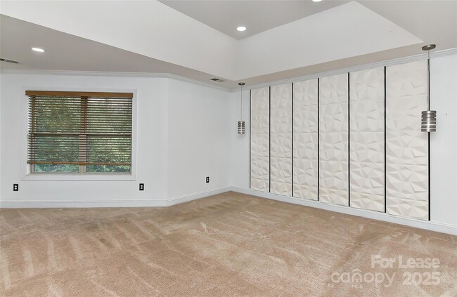 Building Photo - 549 Daventry Ct