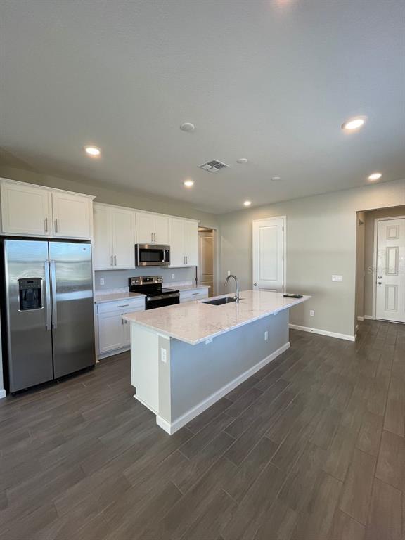 Building Photo - 824 Blue Creek Dr