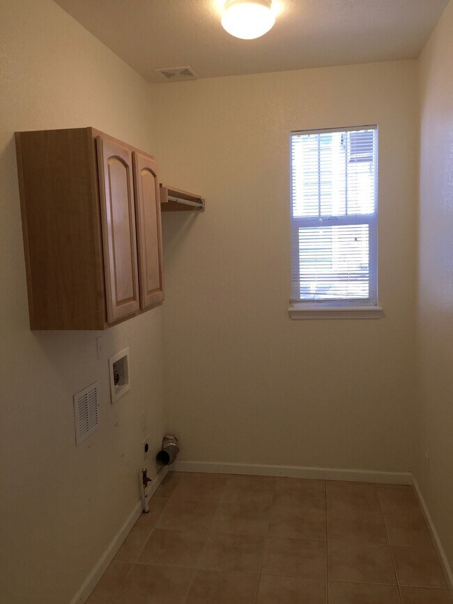 Building Photo - Stunning 4 Bedroom Home In Cross Creek area of Aurora