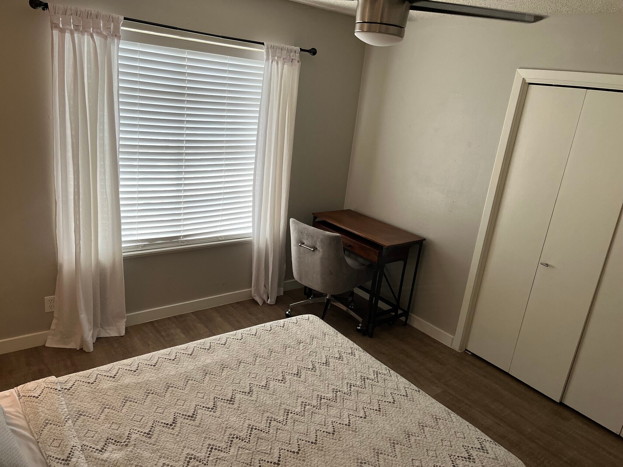 Building Photo - 3408 Dolphin Dr