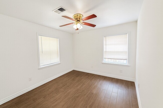 Building Photo - 4053 Silverwood Dr