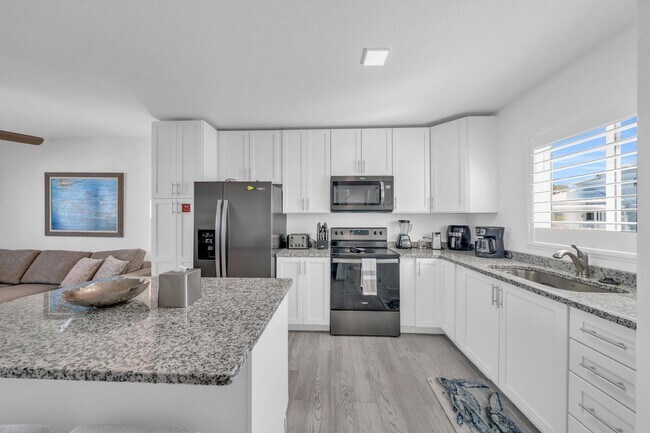 Building Photo - 10877 Overseas Hwy