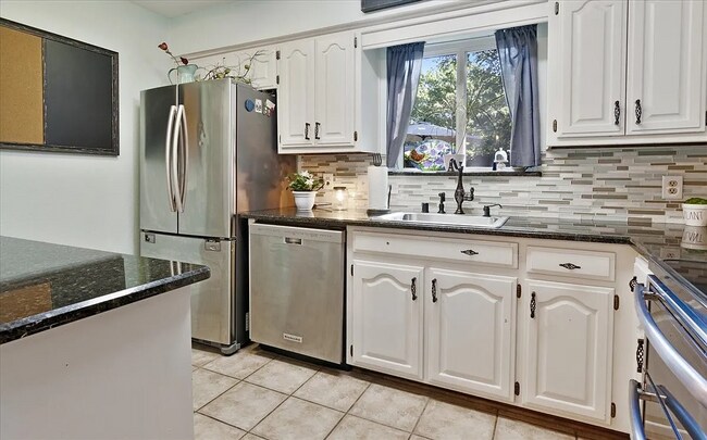 Building Photo - 228 McCarley Pl