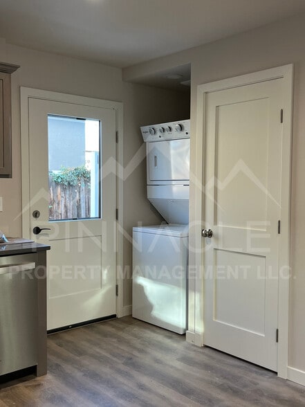 Building Photo - 15 Chicago Ave