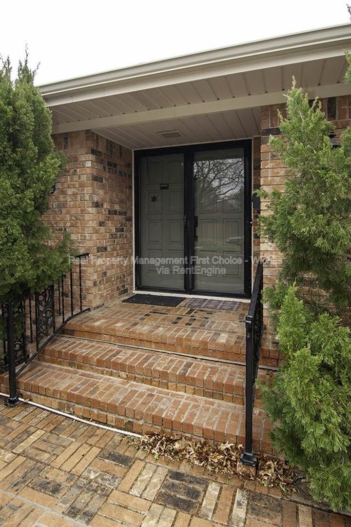 Building Photo - 244 Live Oak Ln