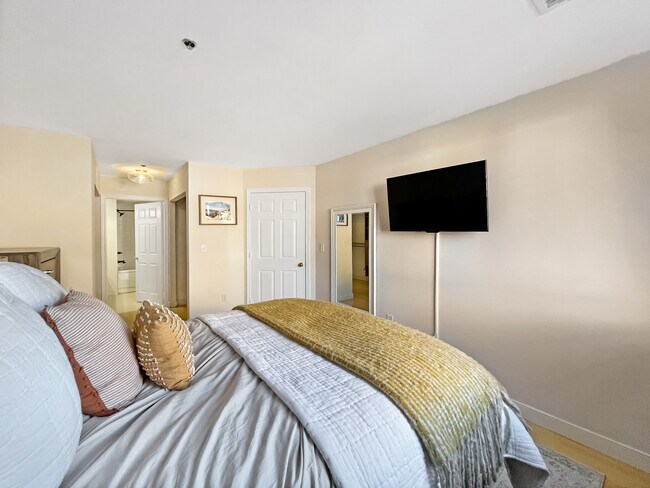 Master Bedroom - 1050 N Taylor St