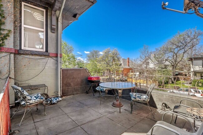 Building Photo - 1138 Corona St