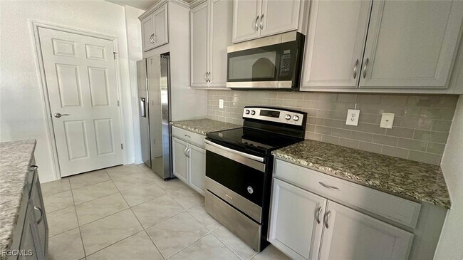 Building Photo - 3034 Royal Gardens Ave