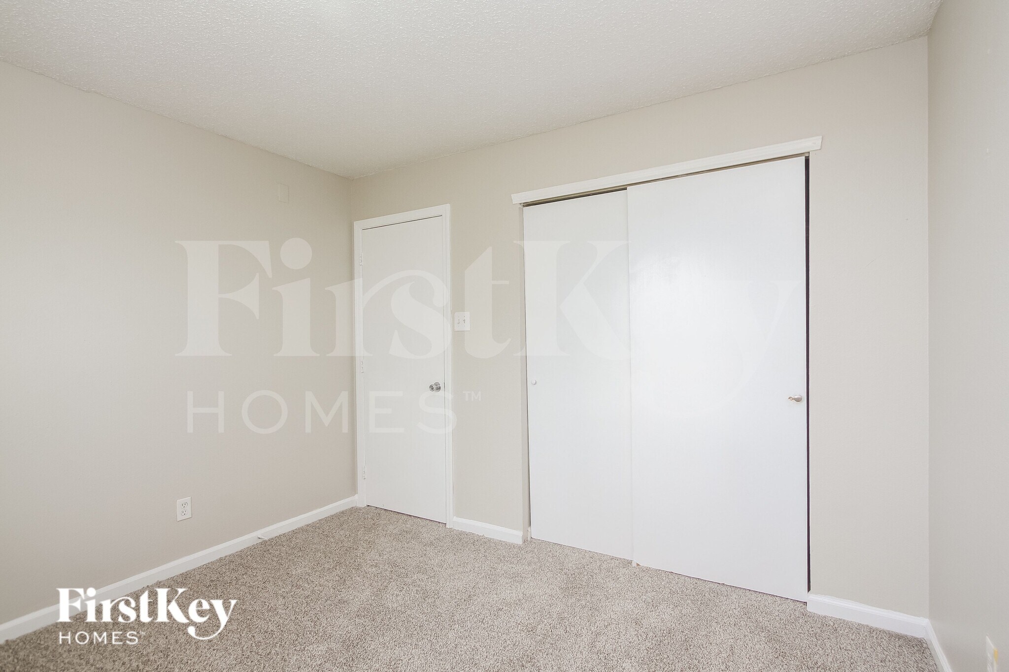 Building Photo - 1229 Kenwood Dr