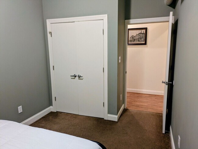 Building Photo - 220 W Market St