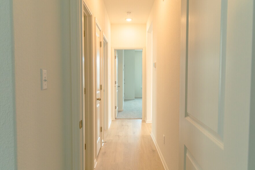 Building Photo - 388 Glocken Ln