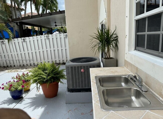 Building Photo - 4959 SW 135th Way