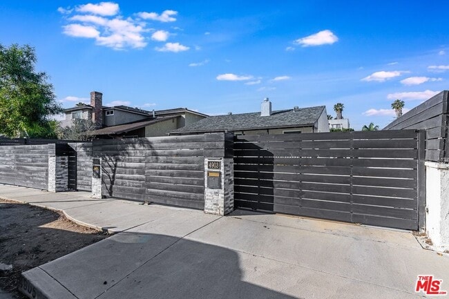 Building Photo - 4905 Coolidge Ave