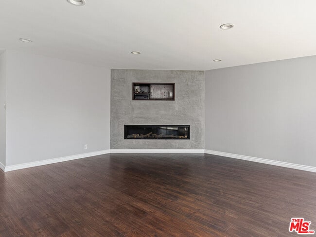 Building Photo - 7630 W 91st St