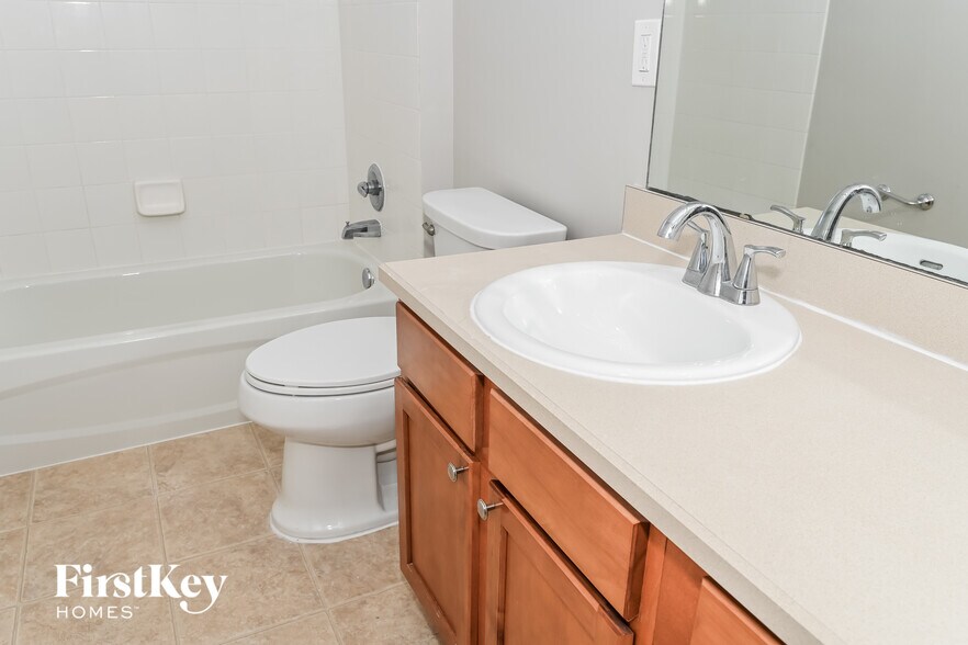 Building Photo - 5184 Johnson Lake Ct