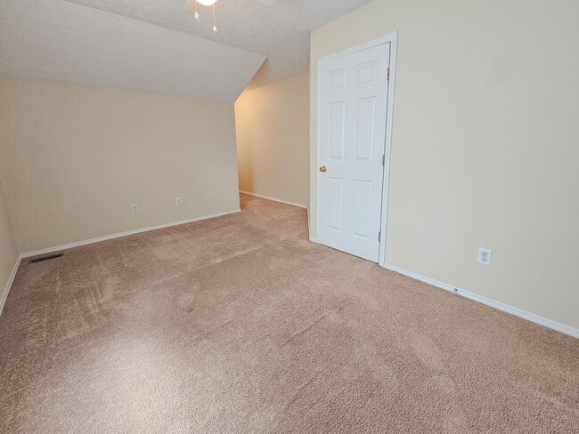 Building Photo - Knoxville 37934 - 3 bed 2.5 bath Condo - Contact Ryan Fogarty 865-333-4840