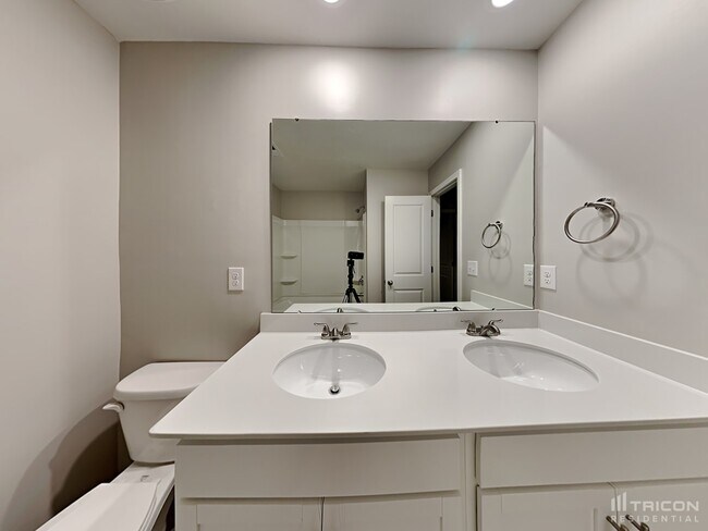 Building Photo - 533 Elmwood Pond Ct