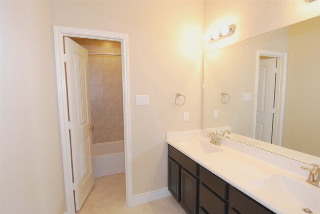 Building Photo - 5607 S Denham Ridge Ln
