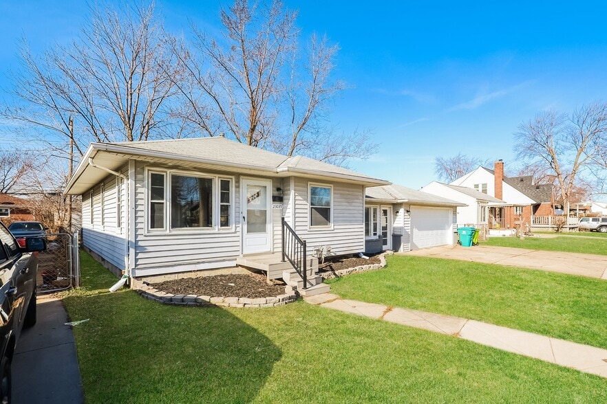 Building Photo - 23035 Donald Ave