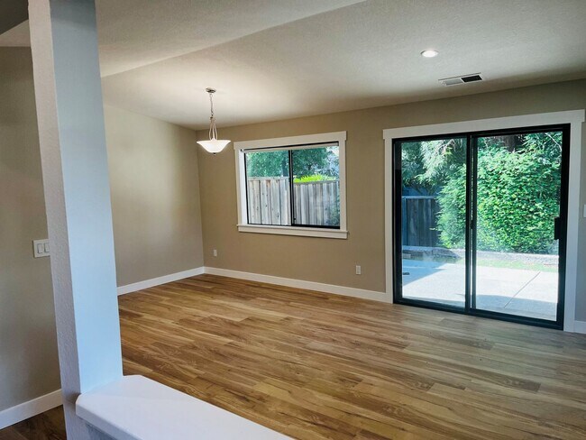 Building Photo - Single Level 2 Bedroom 2 Bath Danville Townhouse/Condo