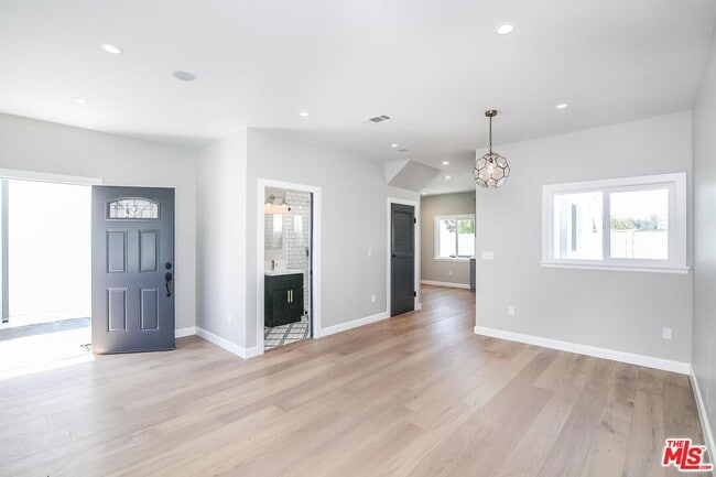 Building Photo - 1239 S Highland Ave