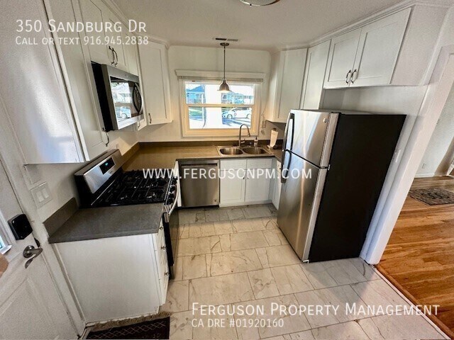 Building Photo - 350 Sandburg Dr