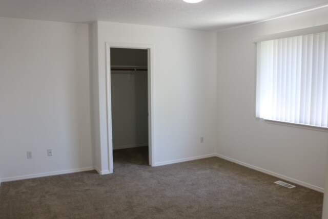 Building Photo - 16633 Sadie Ave