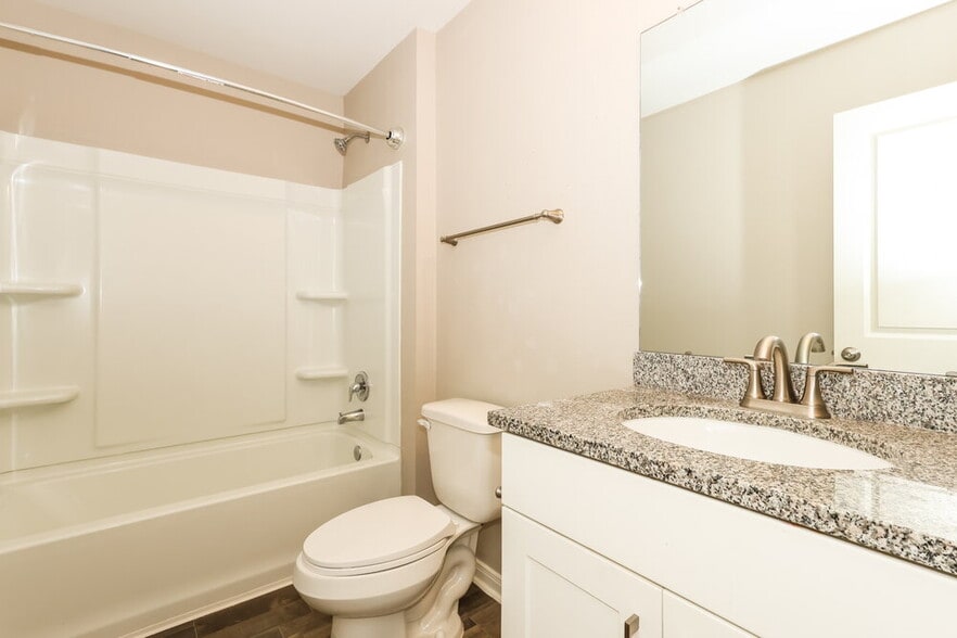 Building Photo - 15653 Del Norte Dr