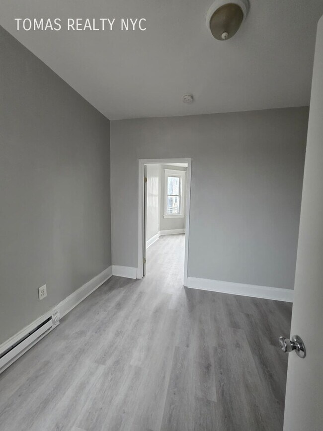 Building Photo - 41 Linden St