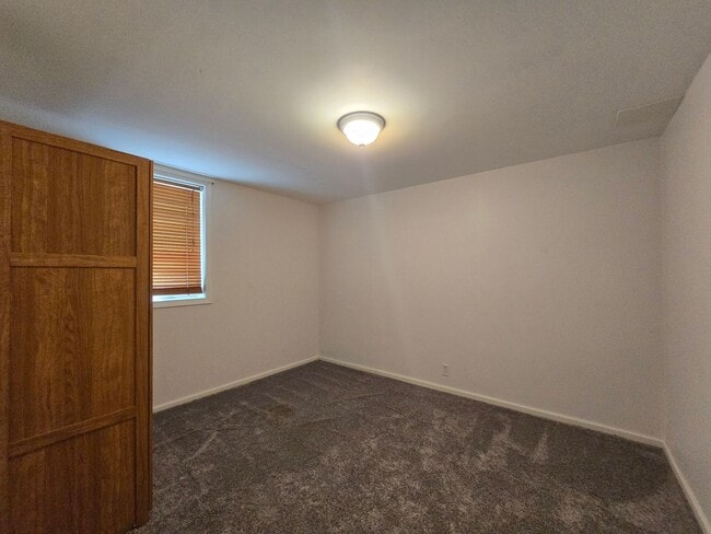 Building Photo - Spacious 4 Bedroom Home with Solar Panels, Fully Fenced Yard on Rimrock Rd