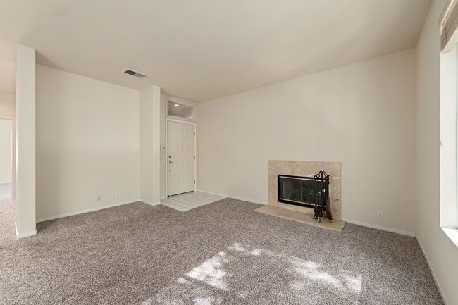 Building Photo - 470 Navaro Way
