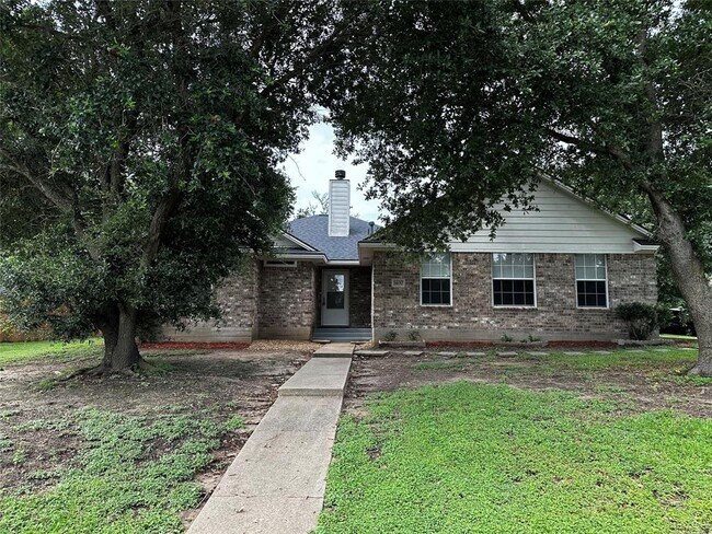 Building Photo - 1400 Prairie Dr