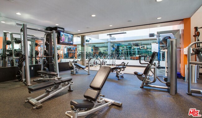 Building Photo - 5736 Las Virgenes Rd