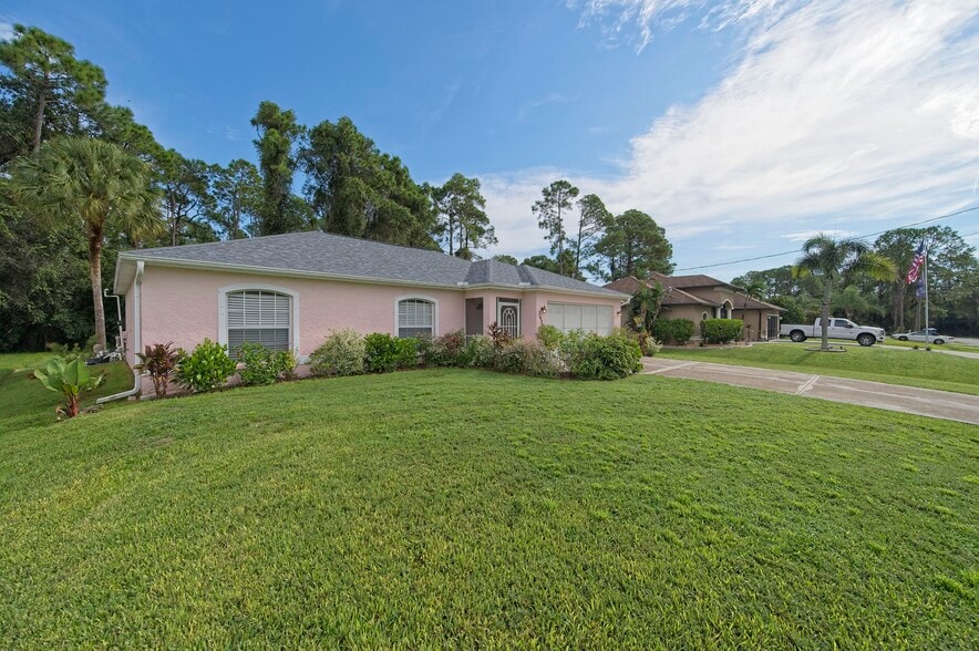 Building Photo - 3620 Candia Ave