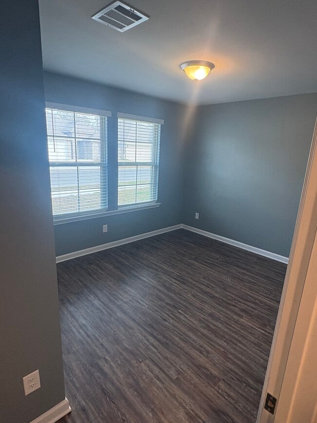 Building Photo - 44019 Covington Ridge Dr