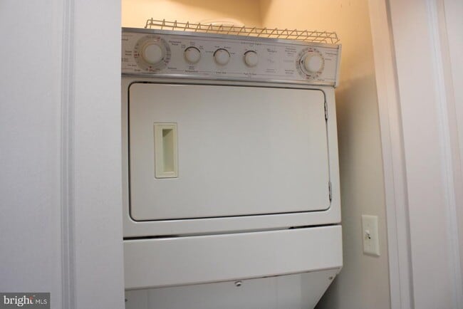 Building Photo - 777 7th St NW