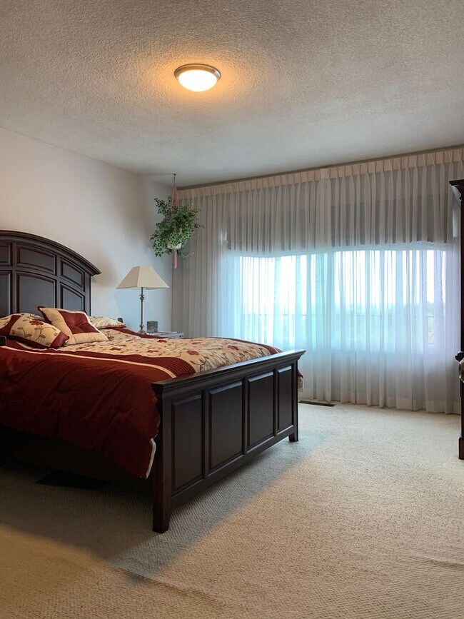 Building Photo - Stunning Del Cerro View Home with Spacious Split-Level Layout