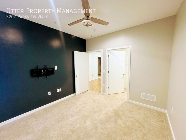 Building Photo - 3207 Parkview Walk