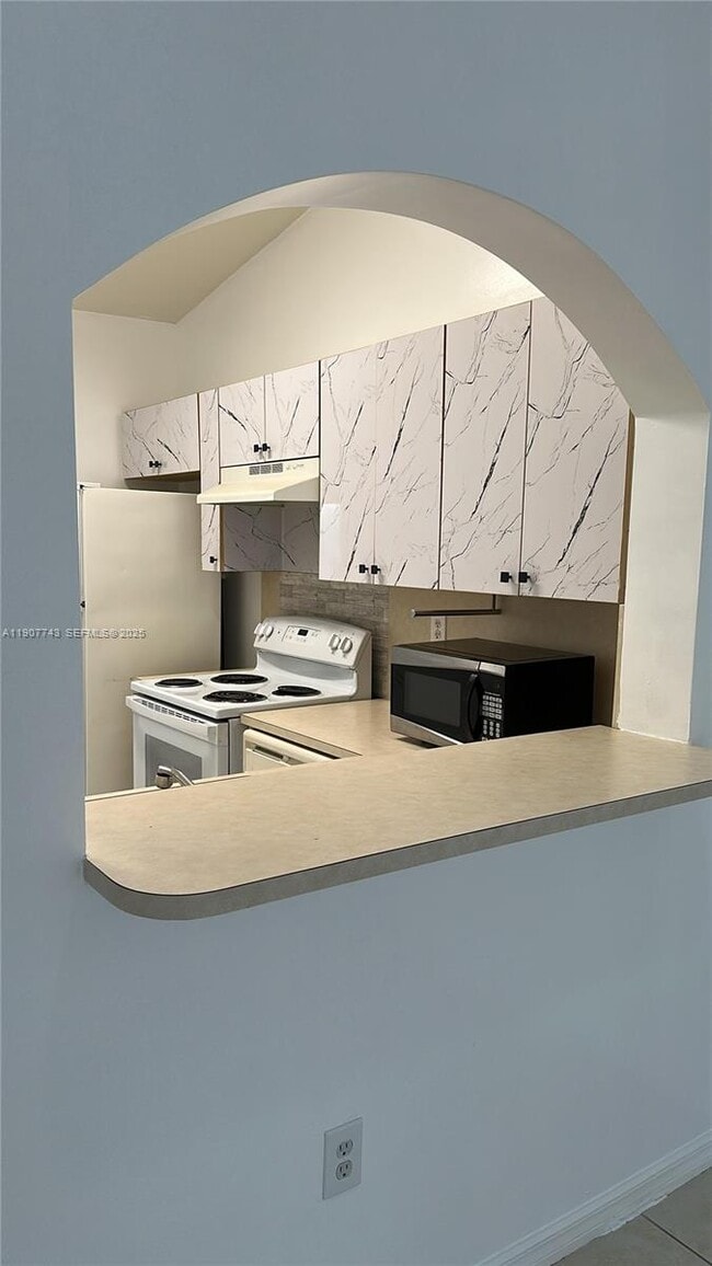 Building Photo - 2910 SE 12th Rd