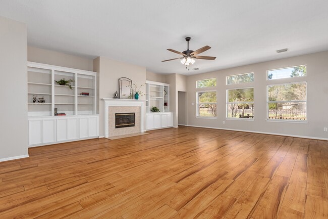 Building Photo - 8015 Sports Haven Dr